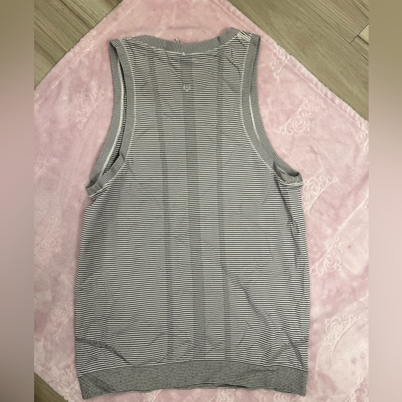 Lululemon top - Picture 3 of 3